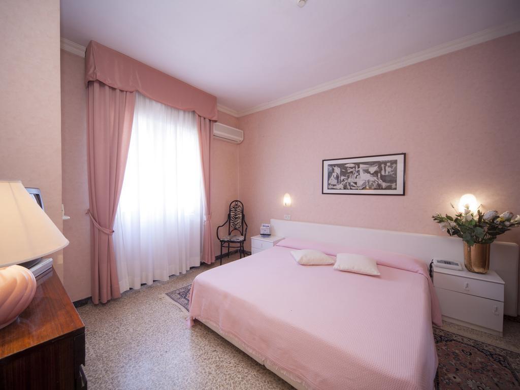 Hotel Aquila D'Oro Riccione Chambre photo