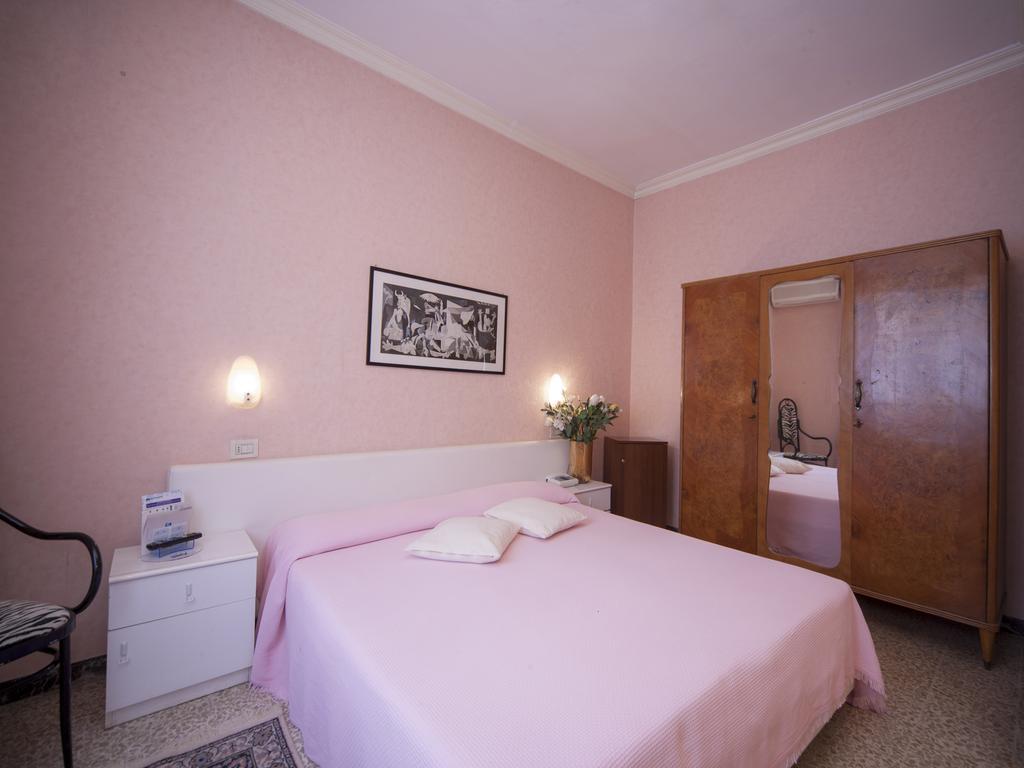 Hotel Aquila D'Oro Riccione Chambre photo